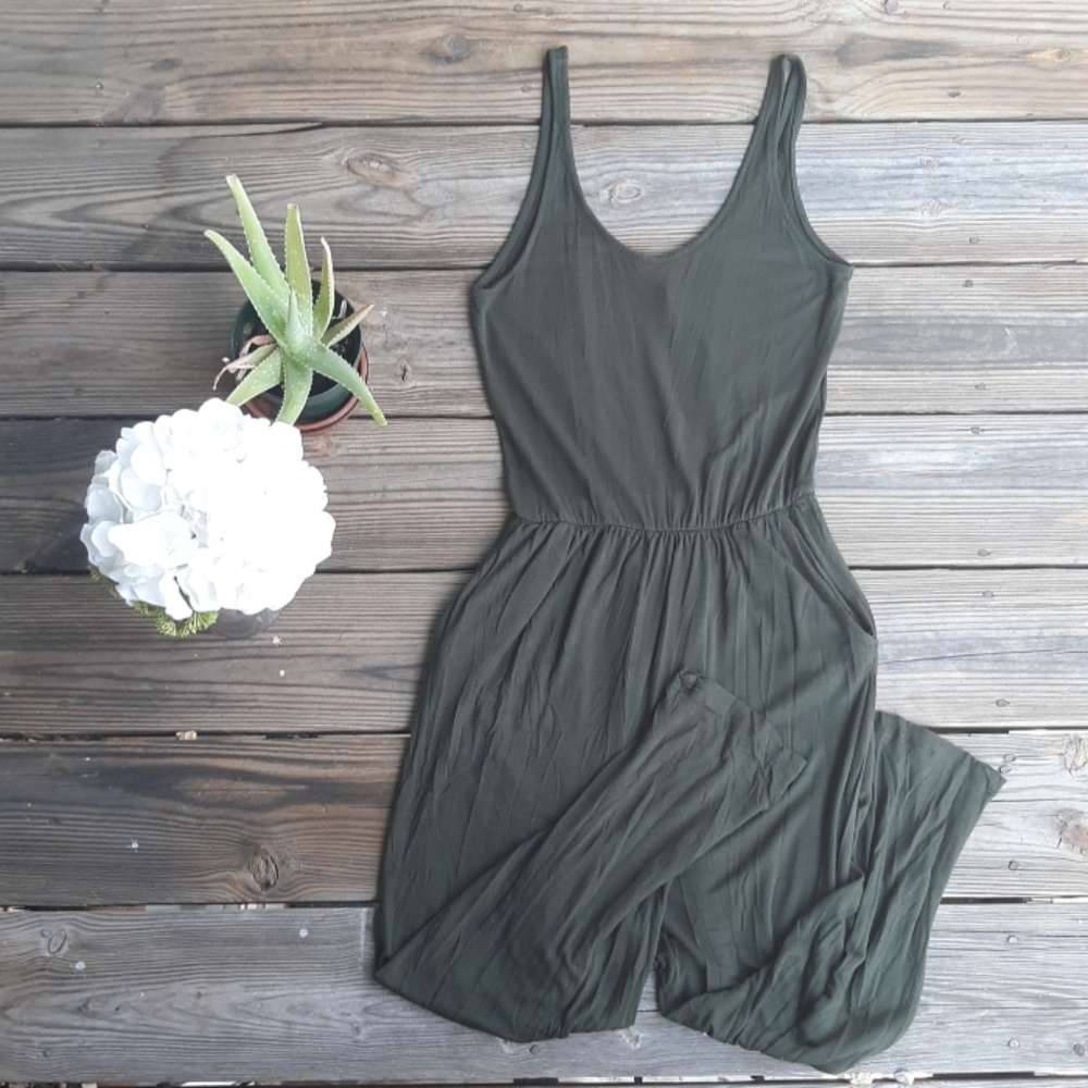 H&M green jumpsuit w/ pockets
